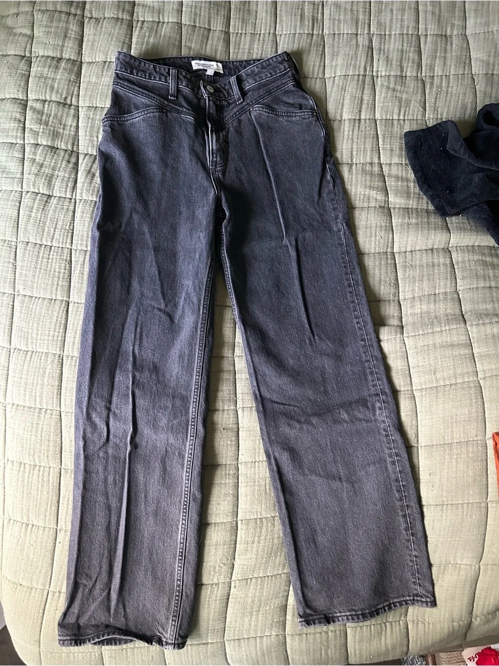 Abercrombie & Fitch The 90’s Relaxed High Rise Curve Love Jean